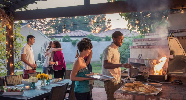 Fajitas & Fireworks: The Ultimate Backyard Bash Menu
